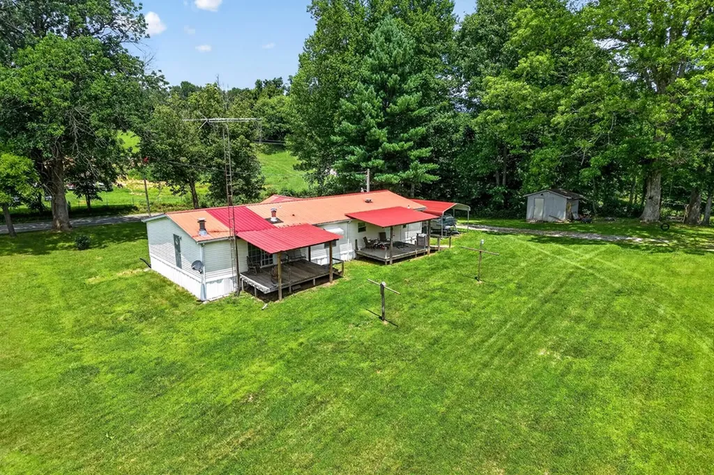 3013 Upper Hilham Road Livingston TN 38570