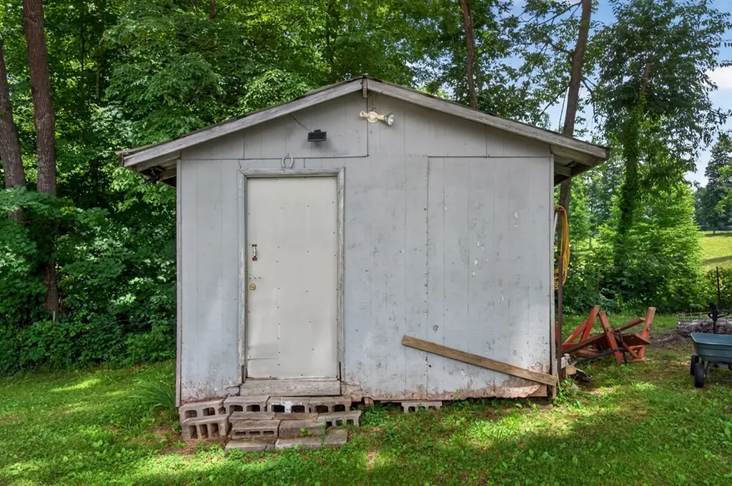 3013 Upper Hilham Road Livingston TN 38570
