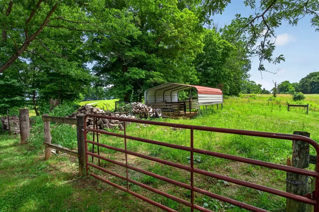 3013 Upper Hilham Road Livingston TN 38570