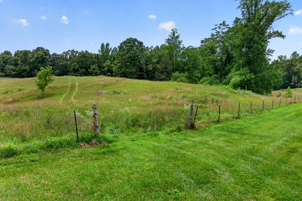 3013 Upper Hilham Road Livingston TN 38570