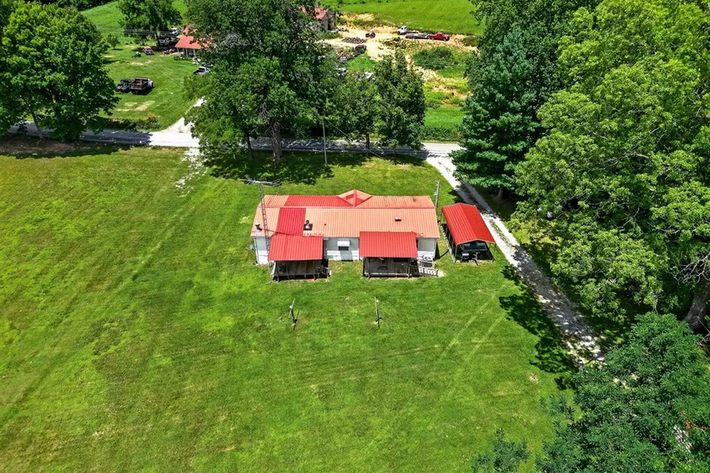 3013 Upper Hilham Road Livingston TN 38570