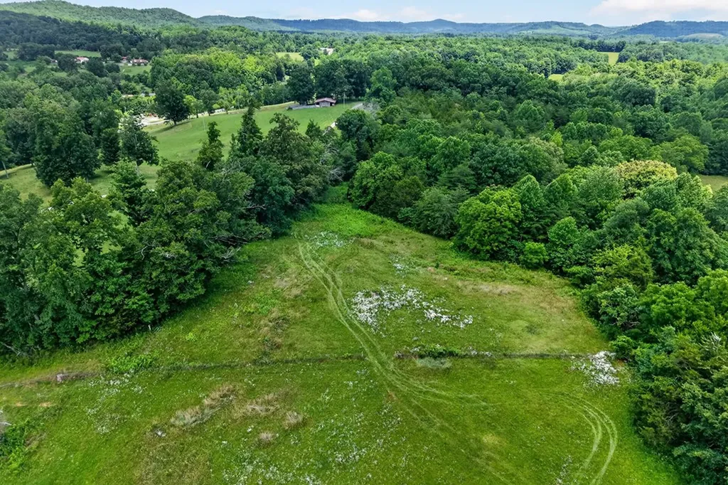 3013 Upper Hilham Road Livingston TN 38570