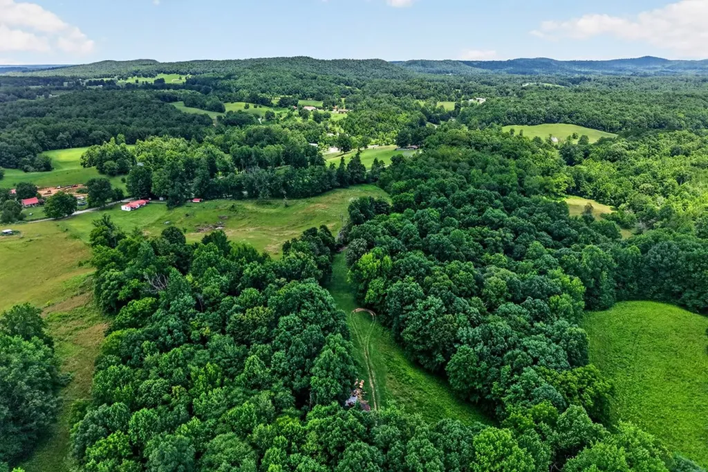 3013 Upper Hilham Road Livingston TN 38570