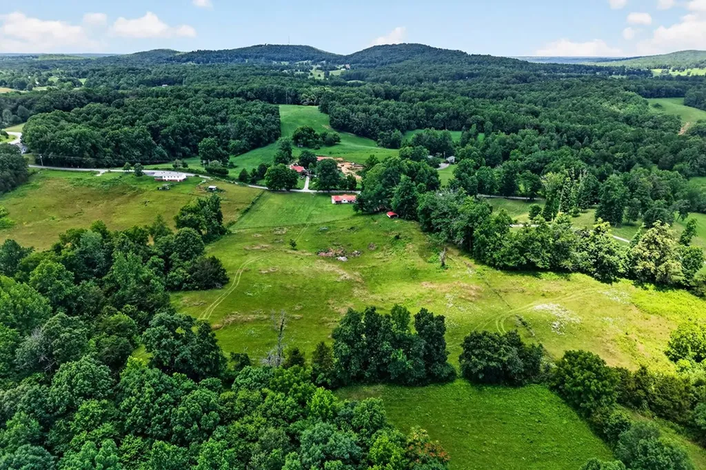 3013 Upper Hilham Road Livingston TN 38570