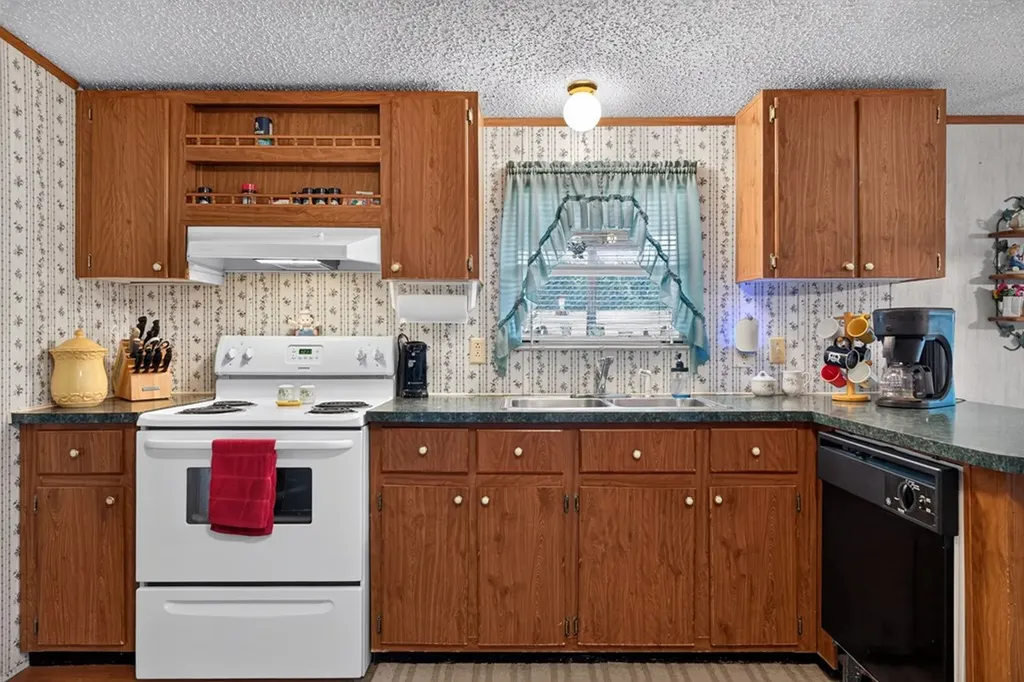 3013 Upper Hilham Road Livingston TN 38570