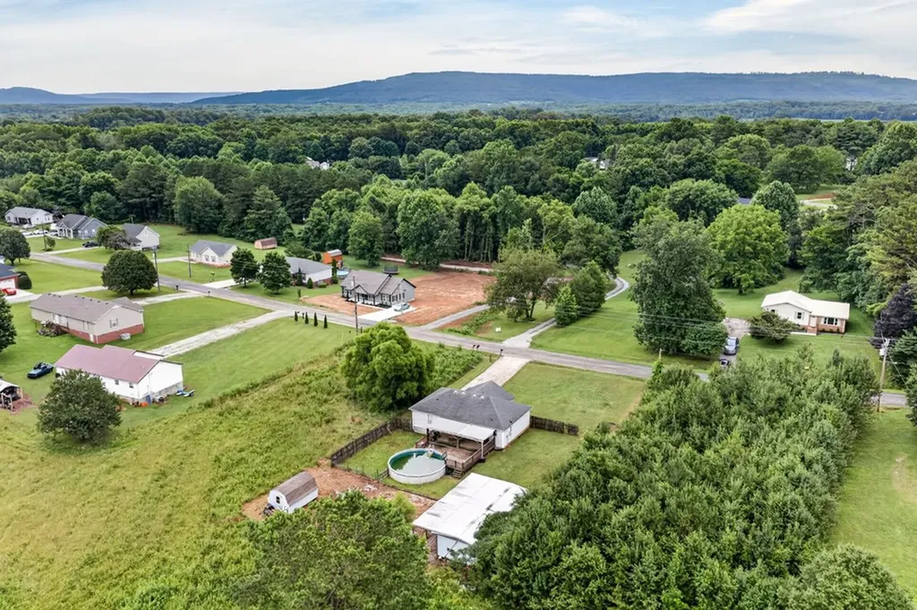 463 Hennessee Avenue Morrison TN 37357