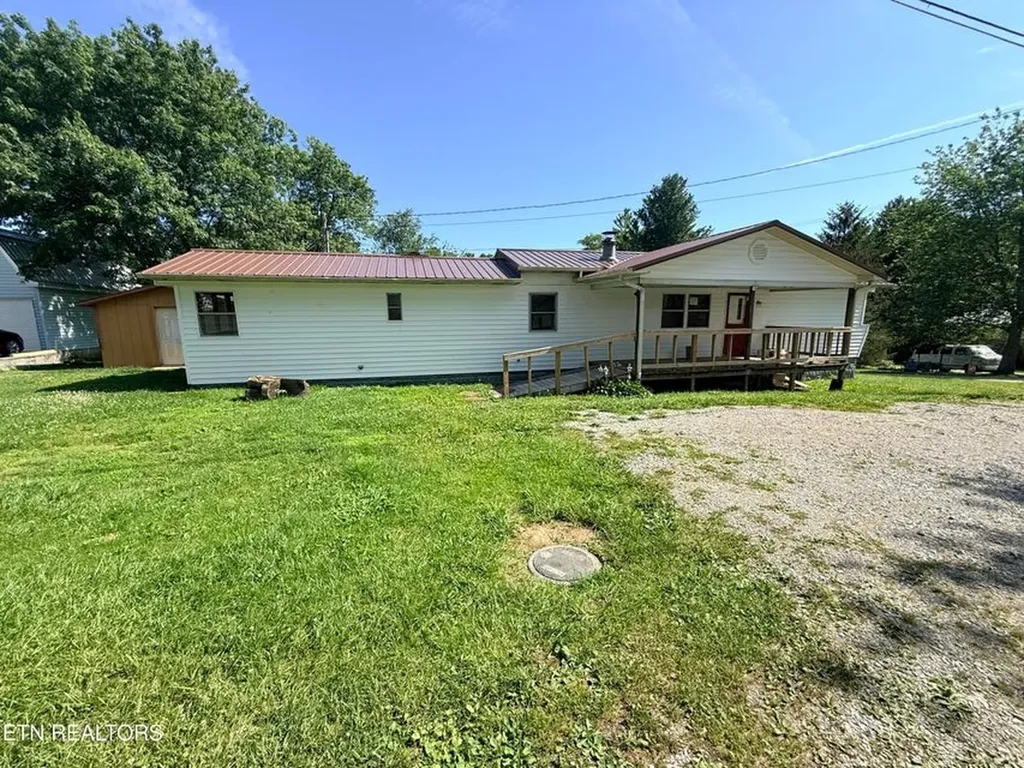 431 Patton Heights Circle Jamestown TN 38556-4112