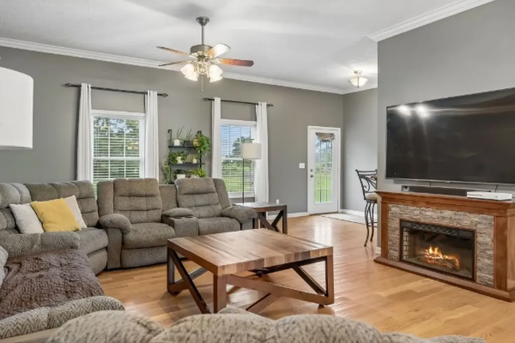 112 Kelly Lane Lafayette TN 37083