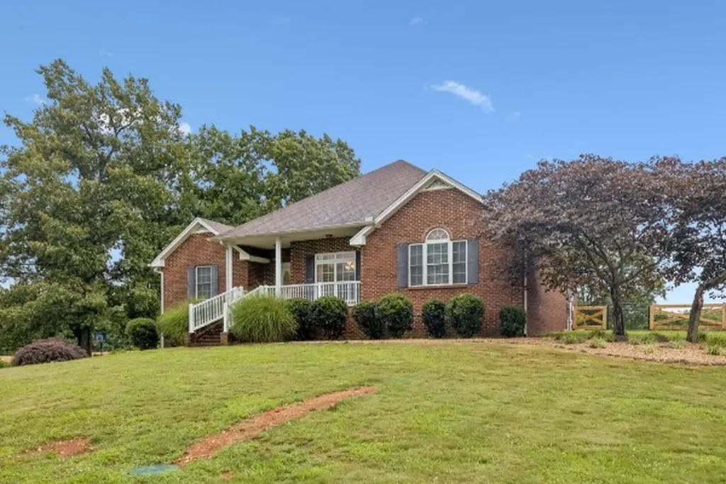 112 Kelly Lane Lafayette TN 37083