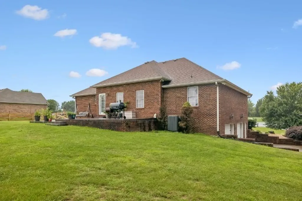 112 Kelly Lane Lafayette TN 37083