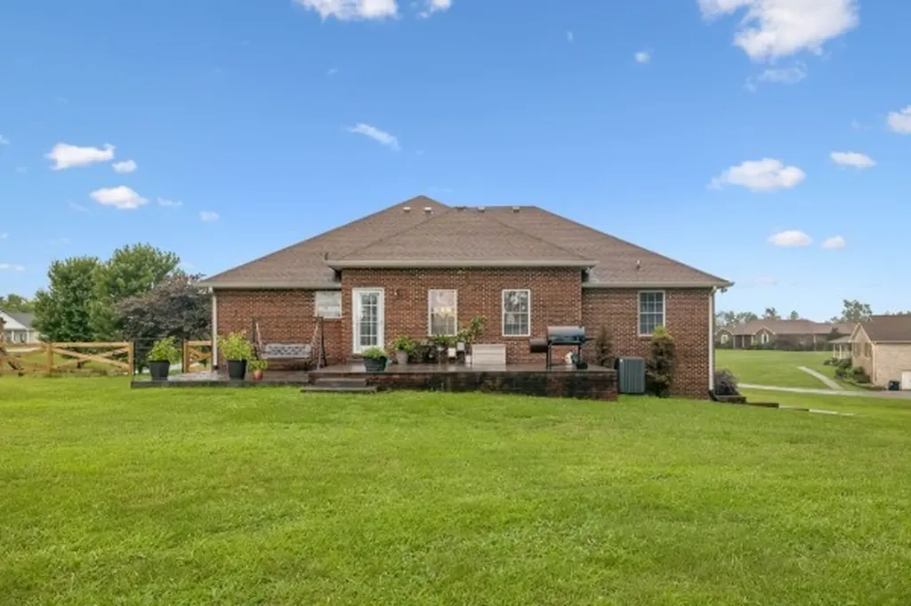 112 Kelly Lane Lafayette TN 37083