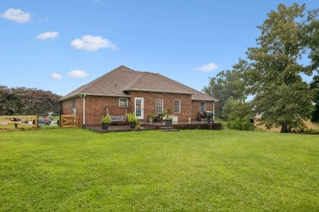 112 Kelly Lane Lafayette TN 37083