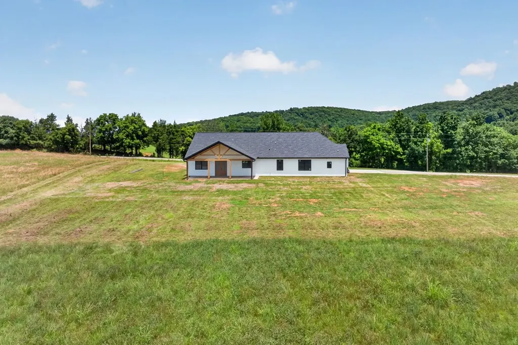 4221 Gum Springs Mountain Road Sparta TN 38583