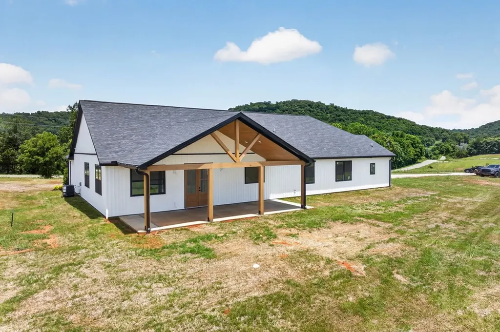 4221 Gum Springs Mountain Road Sparta TN 38583