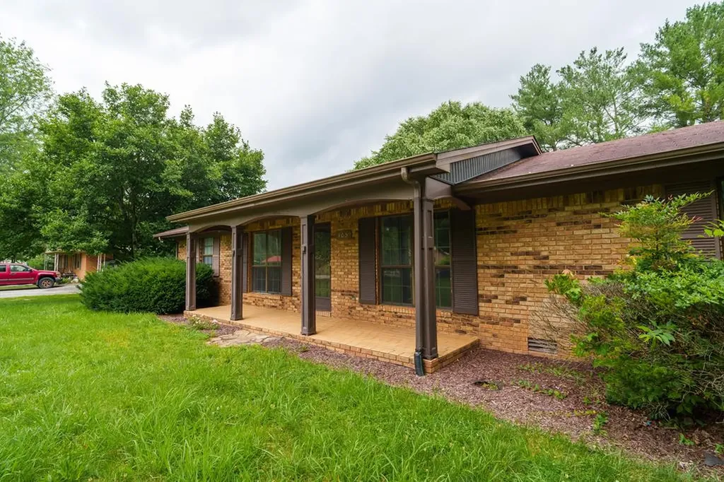 405 Dogleg Drive Livingston TN 38570-2102