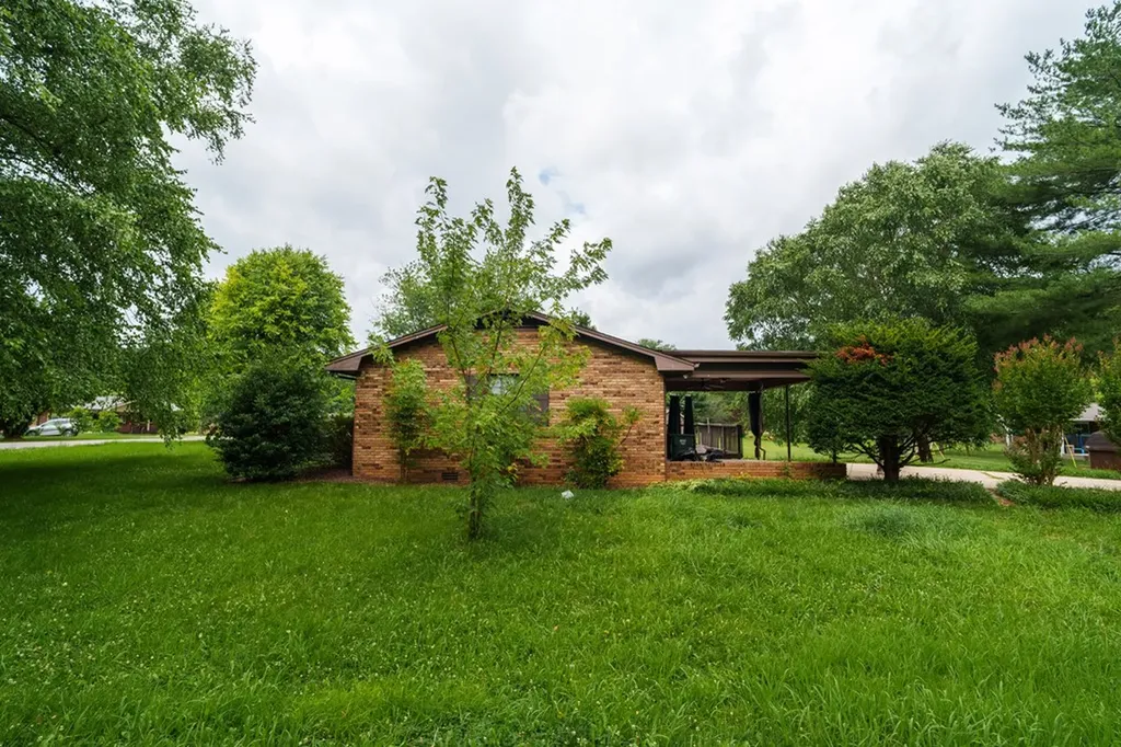 405 Dogleg Drive Livingston TN 38570-2102