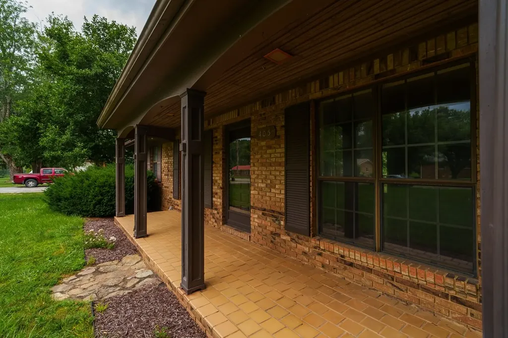 405 Dogleg Drive Livingston TN 38570-2102