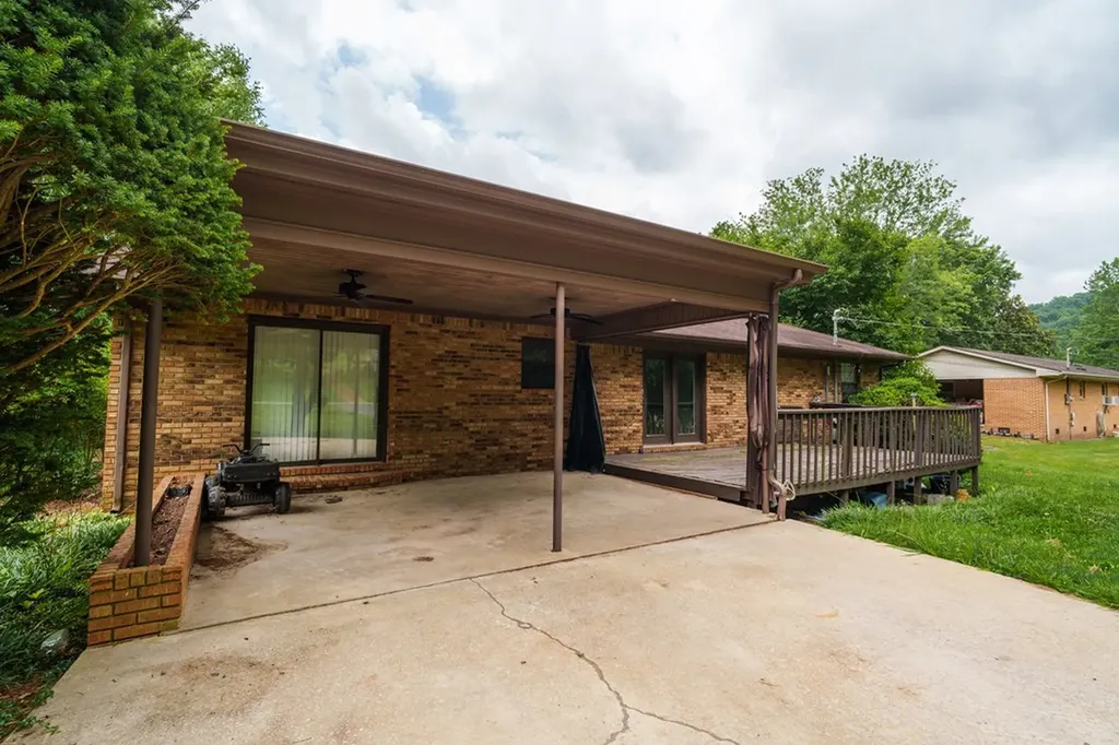 405 Dogleg Drive Livingston TN 38570-2102