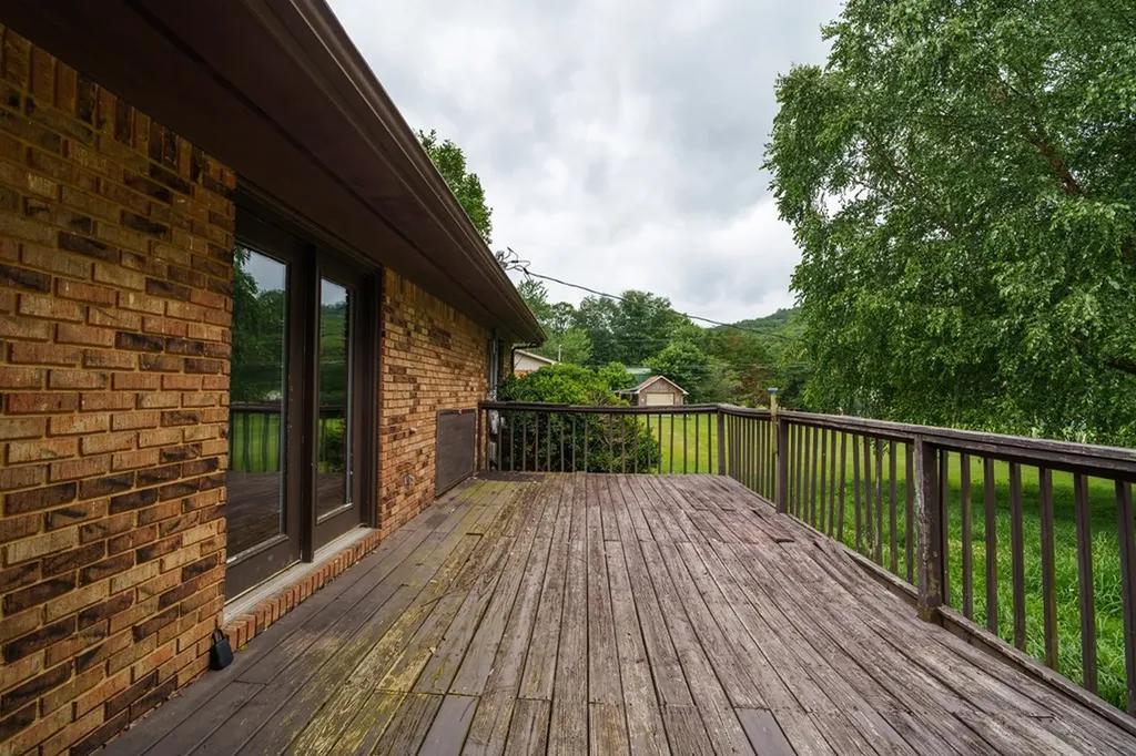 405 Dogleg Drive Livingston TN 38570-2102