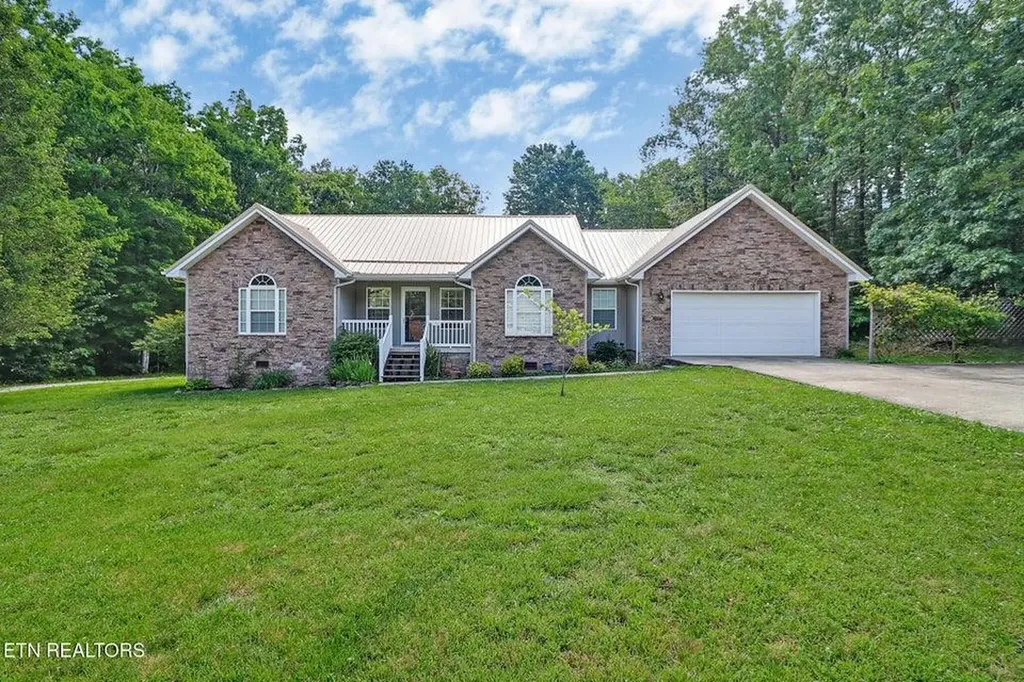 360 Swallows Crossing Grimsley TN 38565-6009