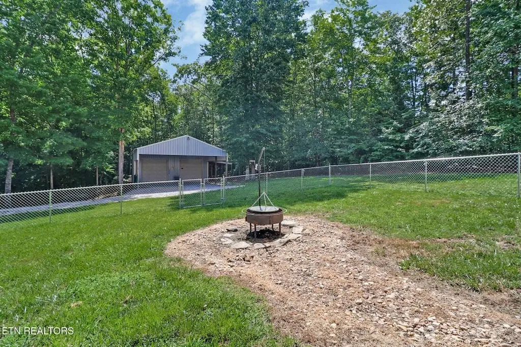 360 Swallows Crossing Grimsley TN 38565-6009