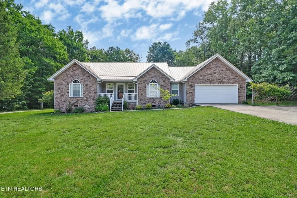 360 Swallows Crossing Grimsley TN 38565-6009