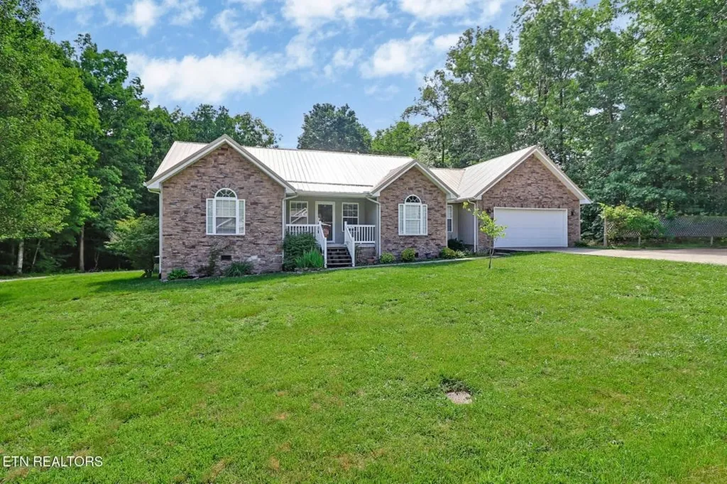 360 Swallows Crossing Grimsley TN 38565-6009