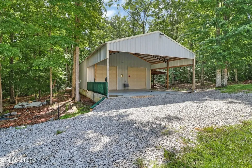 360 Swallows Crossing Grimsley TN 38565-6009