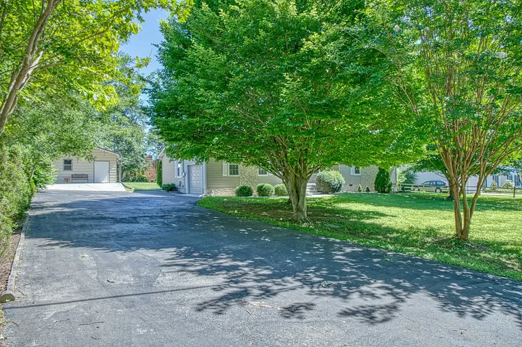2085 Herbert Garrett Road Cookeville TN 38506