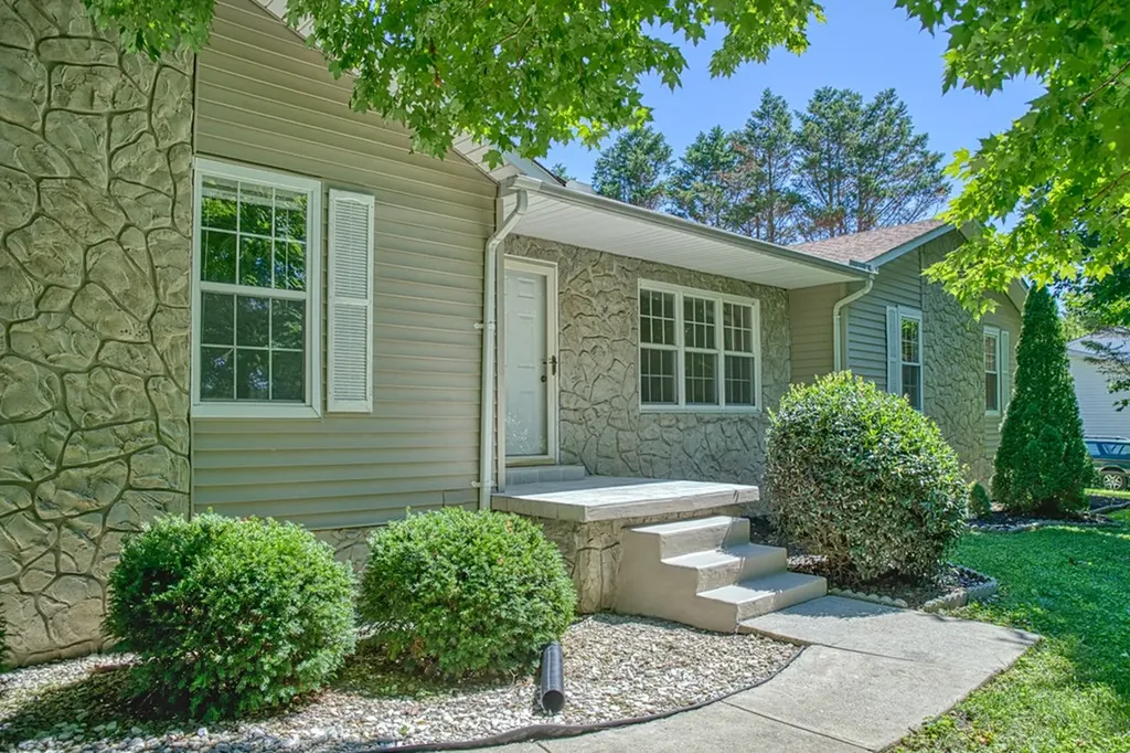 2085 Herbert Garrett Road Cookeville TN 38506