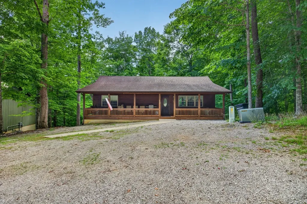 510 Tuscarora Circle Byrdstown TN 38549