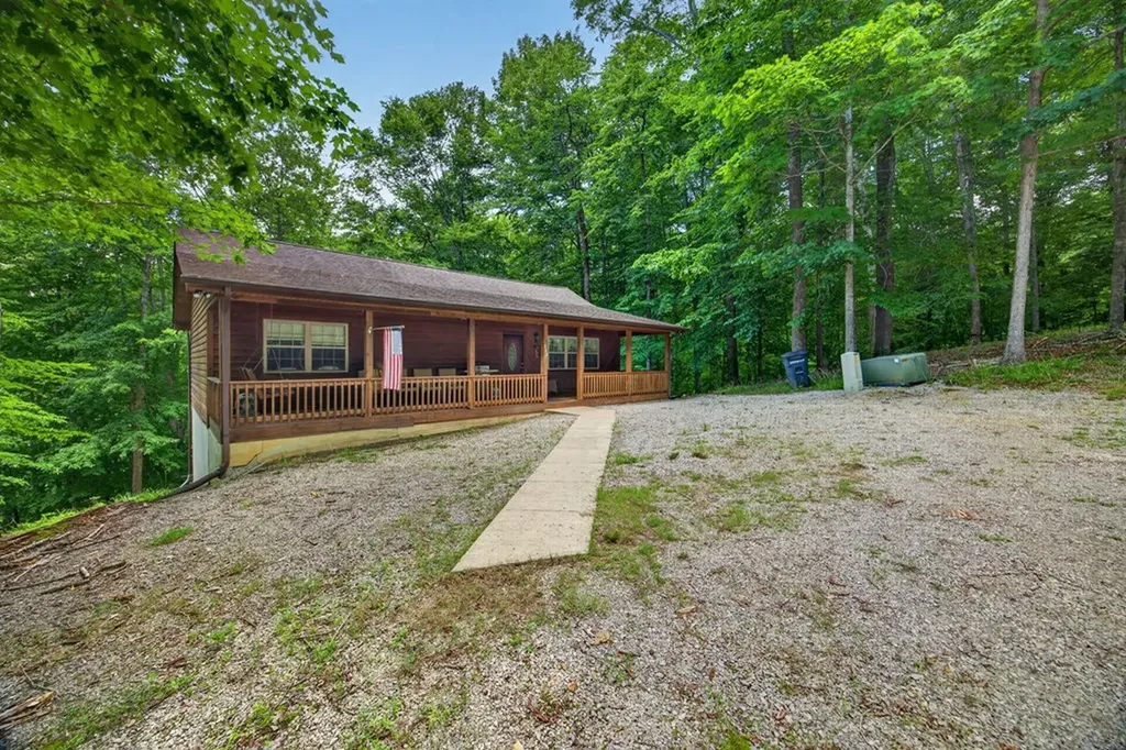 510 Tuscarora Circle Byrdstown TN 38549