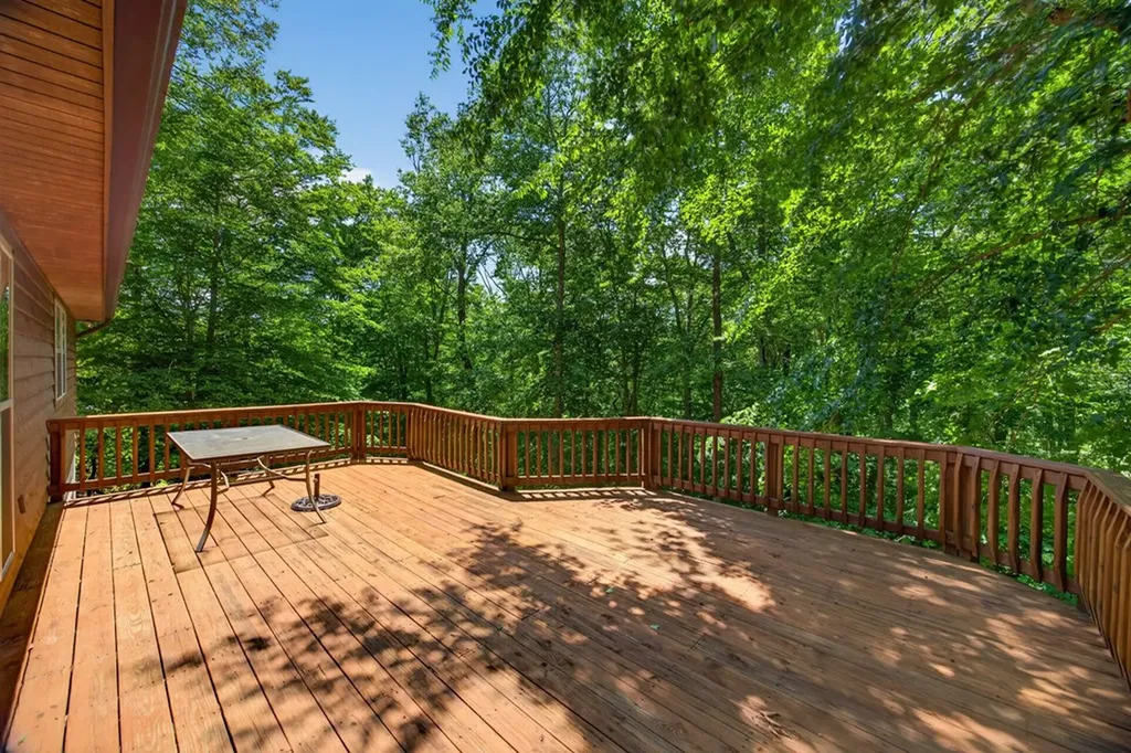 510 Tuscarora Circle Byrdstown TN 38549
