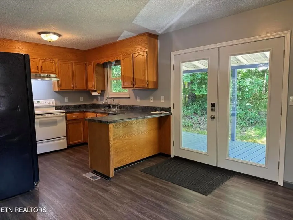 125 Walnut Lane Oneida TN 37841
