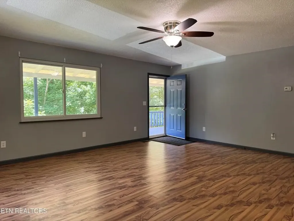 125 Walnut Lane Oneida TN 37841