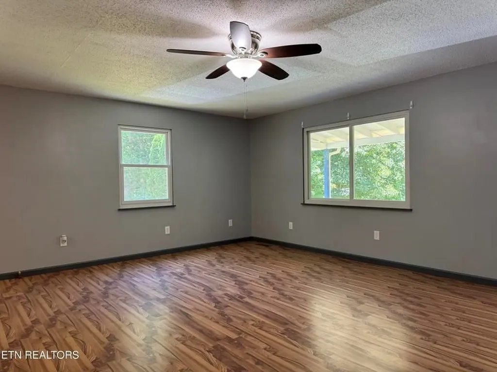 125 Walnut Lane Oneida TN 37841