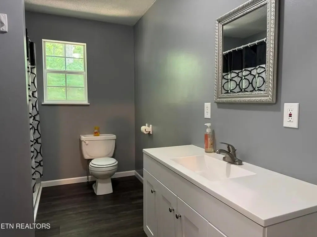 125 Walnut Lane Oneida TN 37841
