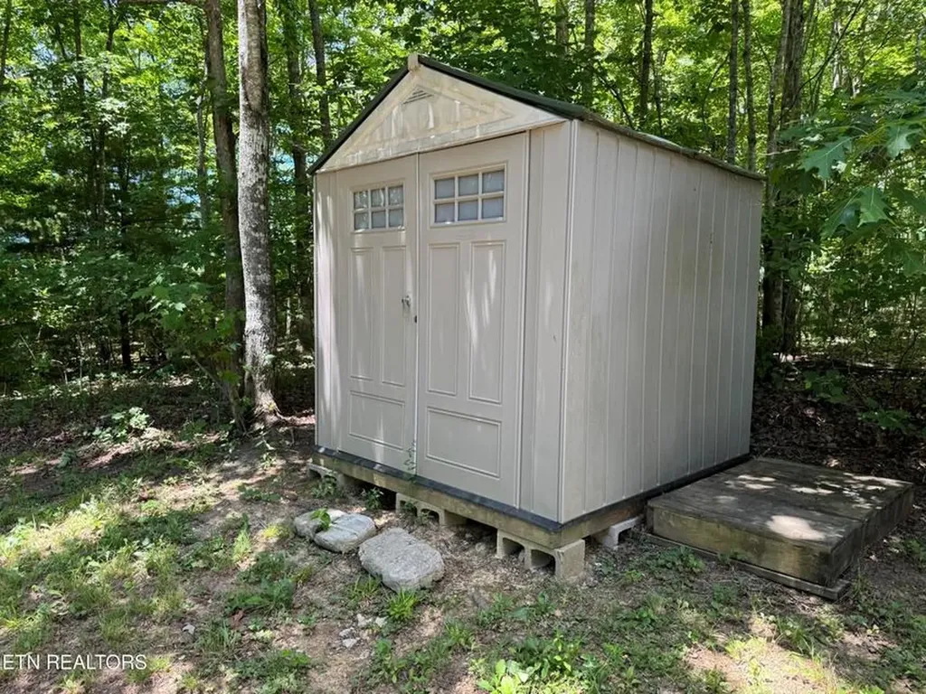 125 Walnut Lane Oneida TN 37841