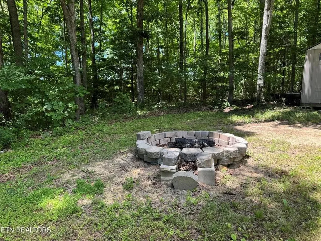 125 Walnut Lane Oneida TN 37841
