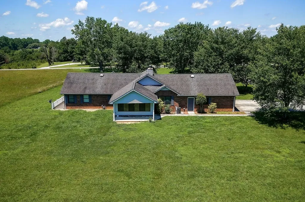 657 Tennessee Drive Livingston TN 38570