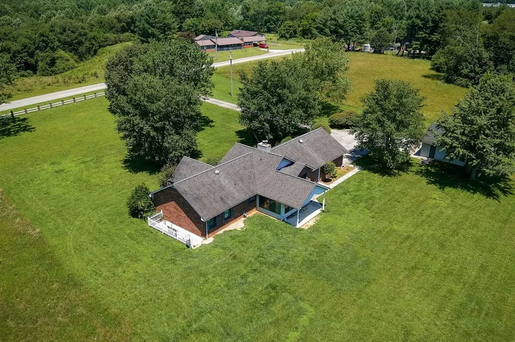 657 Tennessee Drive Livingston TN 38570