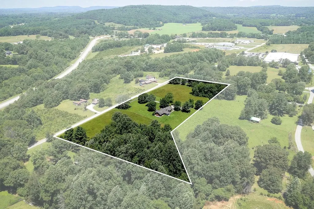 657 Tennessee Drive Livingston TN 38570