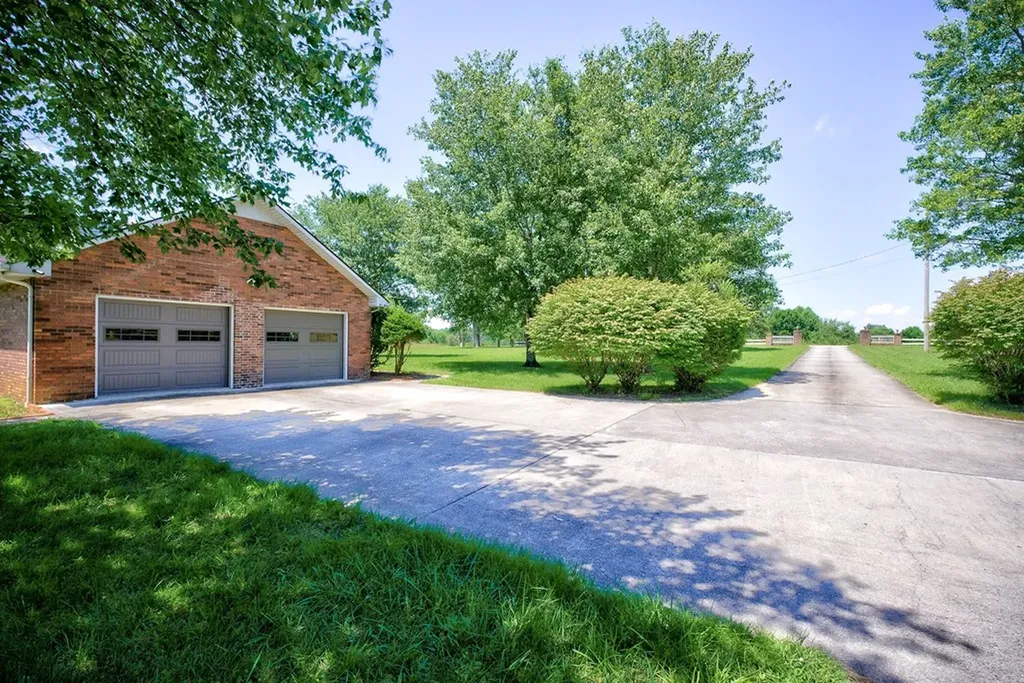 657 Tennessee Drive Livingston TN 38570