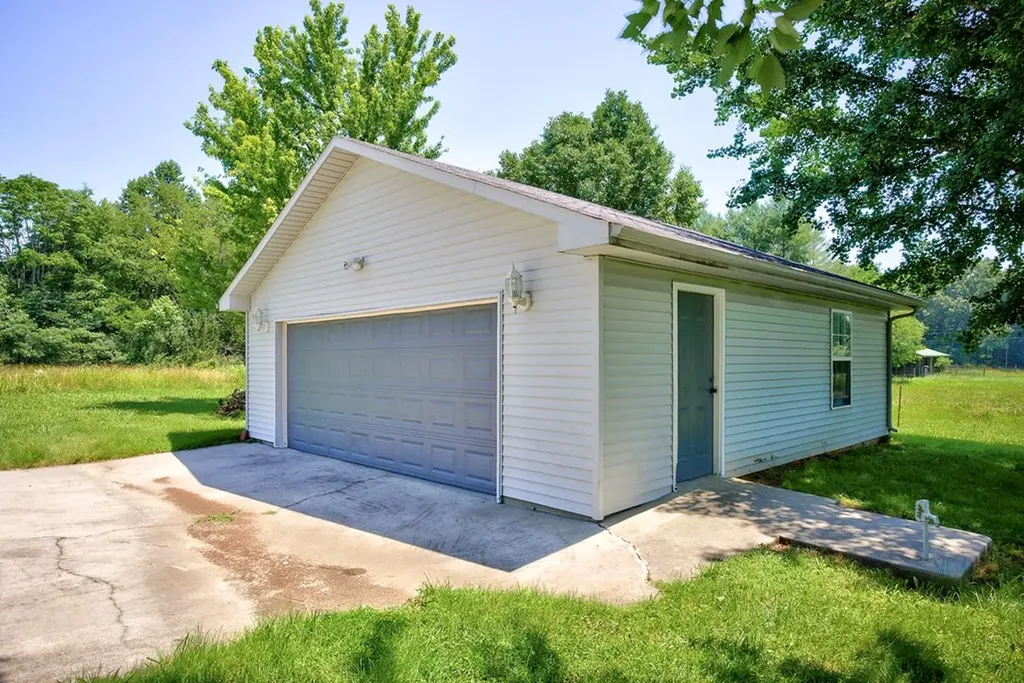 657 Tennessee Drive Livingston TN 38570