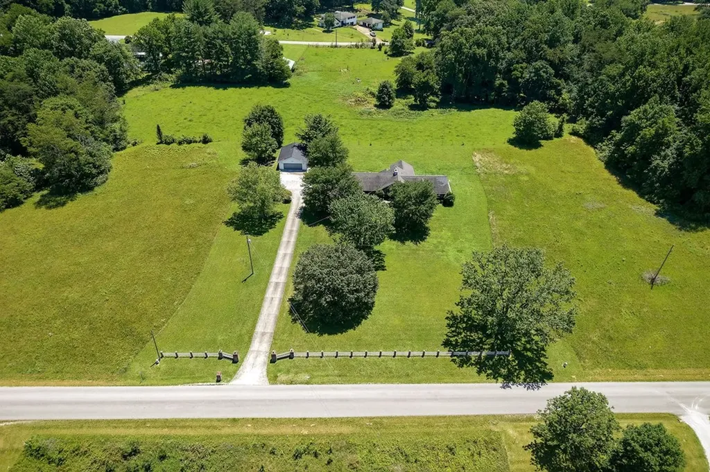 657 Tennessee Drive Livingston TN 38570
