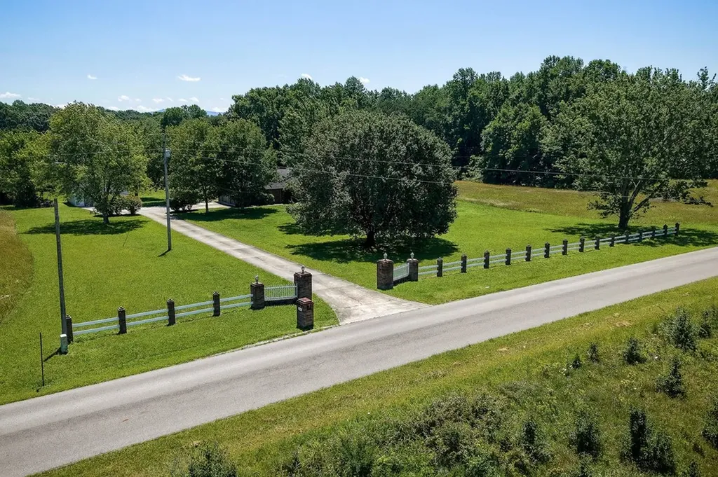 657 Tennessee Drive Livingston TN 38570