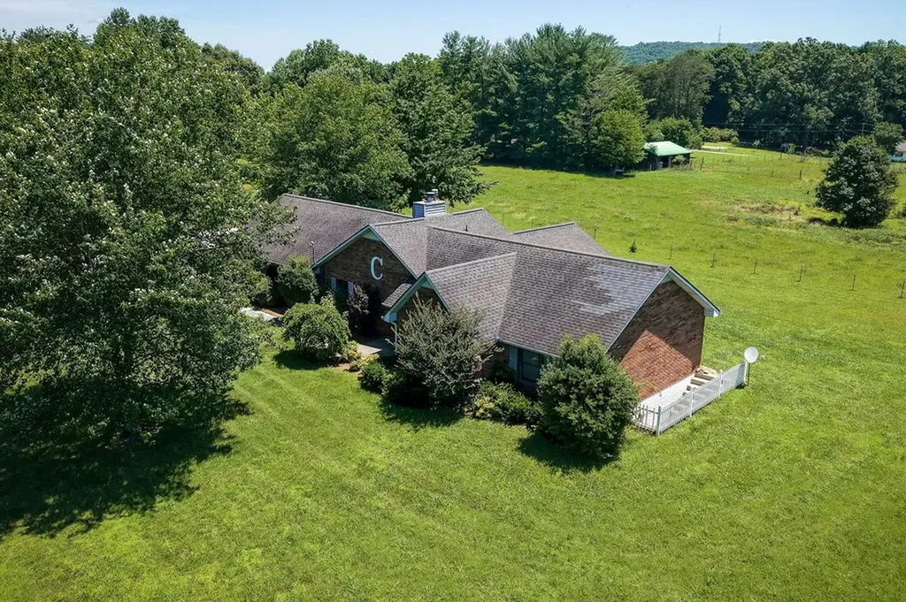 657 Tennessee Drive Livingston TN 38570