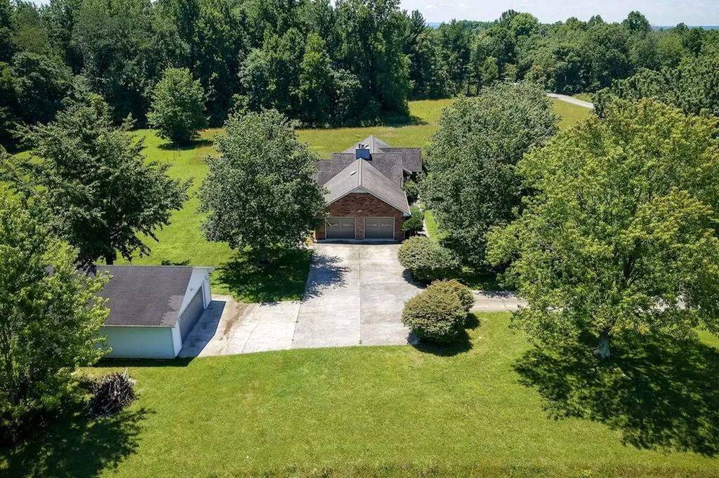 657 Tennessee Drive Livingston TN 38570