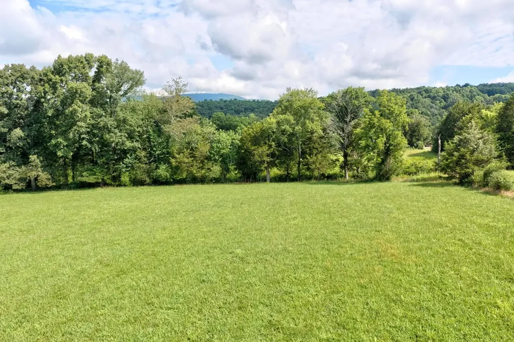 219 Claude Smith Lane Alpine TN 38543