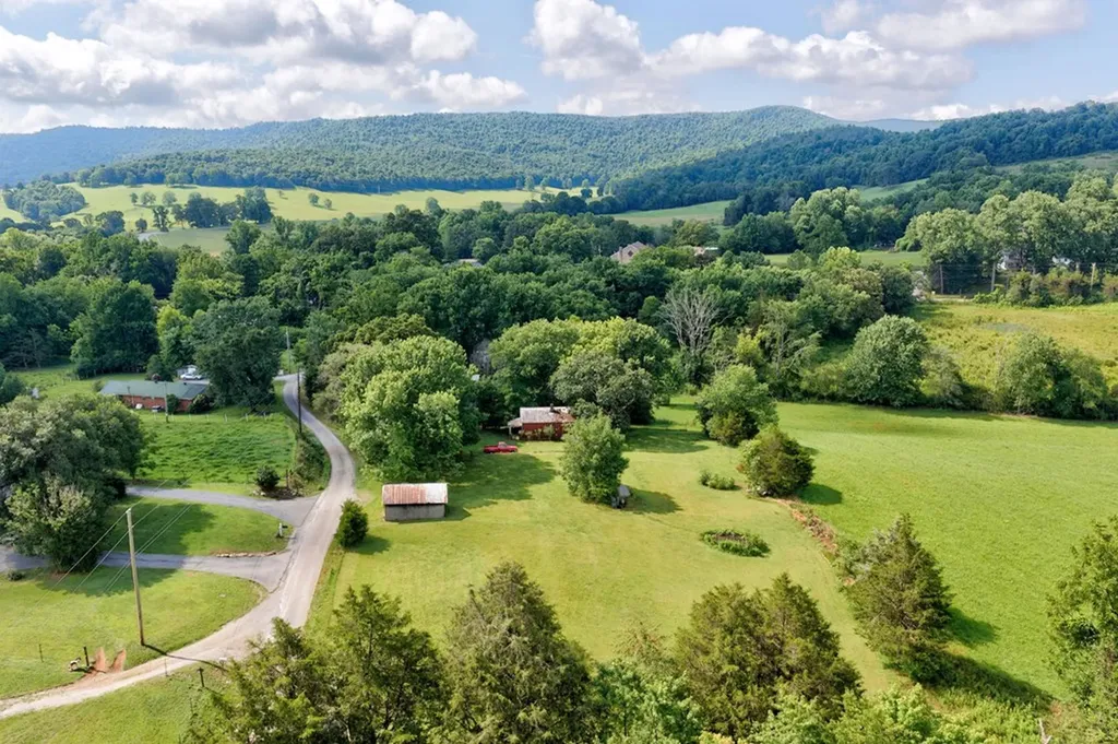 219 Claude Smith Lane Alpine TN 38543